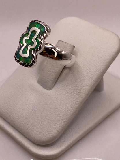 Anillo de Plata Ley 950 con Ópalo de Fuego y Diseño de Cruz, vista lateral