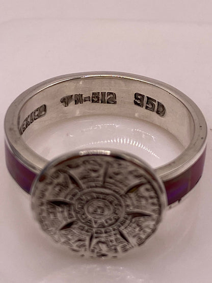 Anillo de Plata Ley 950 con Piedra Ópalo de Fuego y Diseño de Calendario Azteca, sello de autenticidad Plata Ley .925