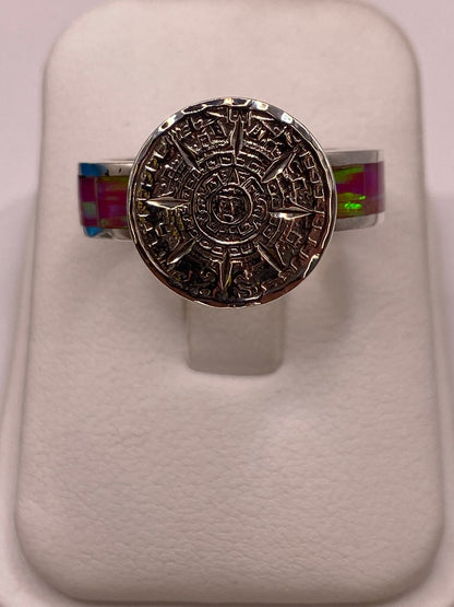 Anillo de Plata Ley 950 con Piedra Ópalo de Fuego y Diseño de Calendario Azteca — detalle de acabado