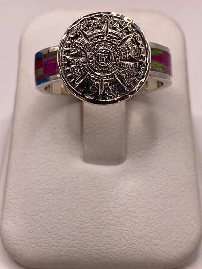 Anillo de Plata Ley 950 con Piedra Ópalo de Fuego y Diseño de Calendario Azteca, vista frontal