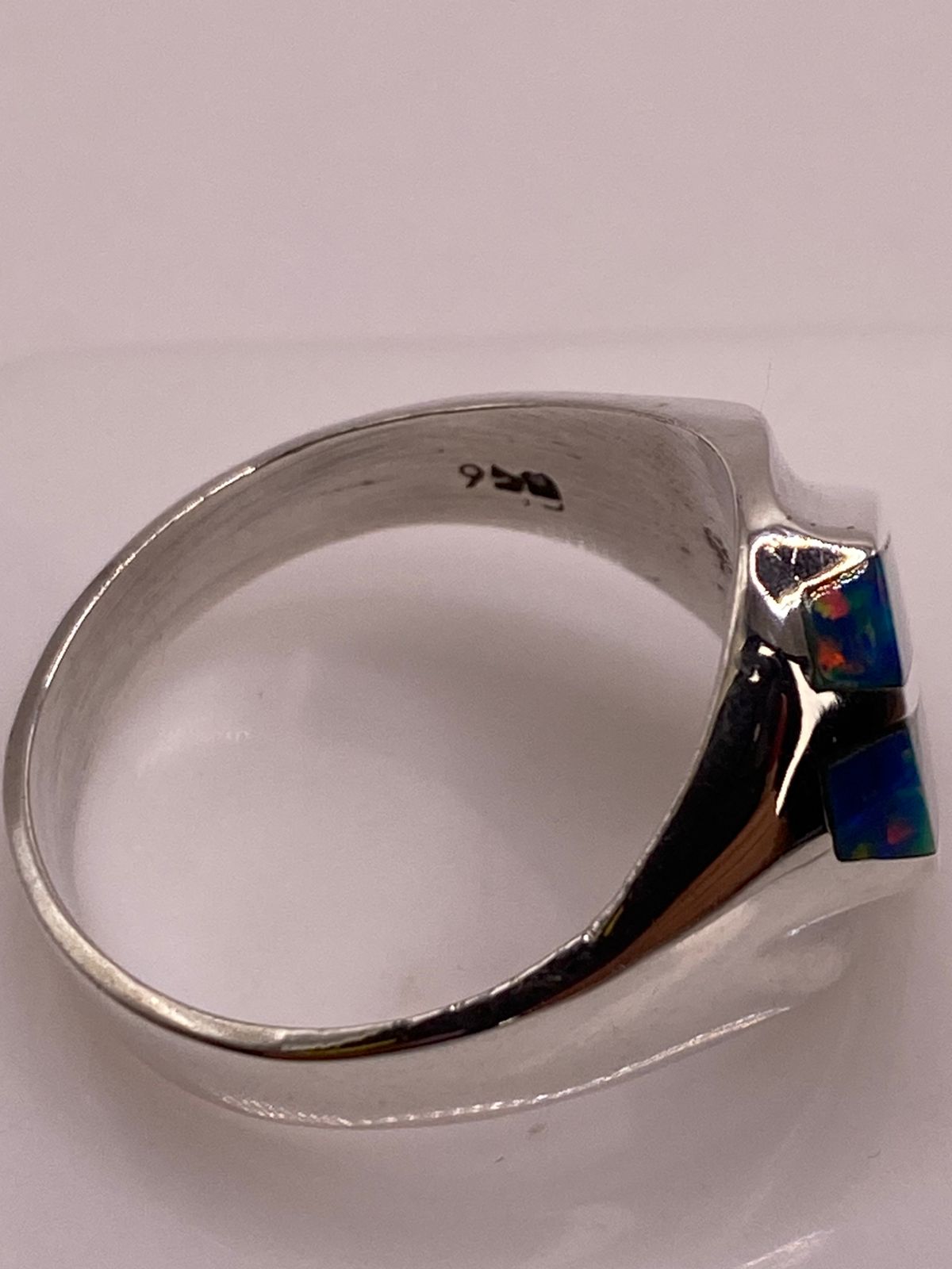Anillo de Plata Ley 950 con Piedra Ópalo de Fuego Multicolor, sello de autenticidad Plata Ley .925