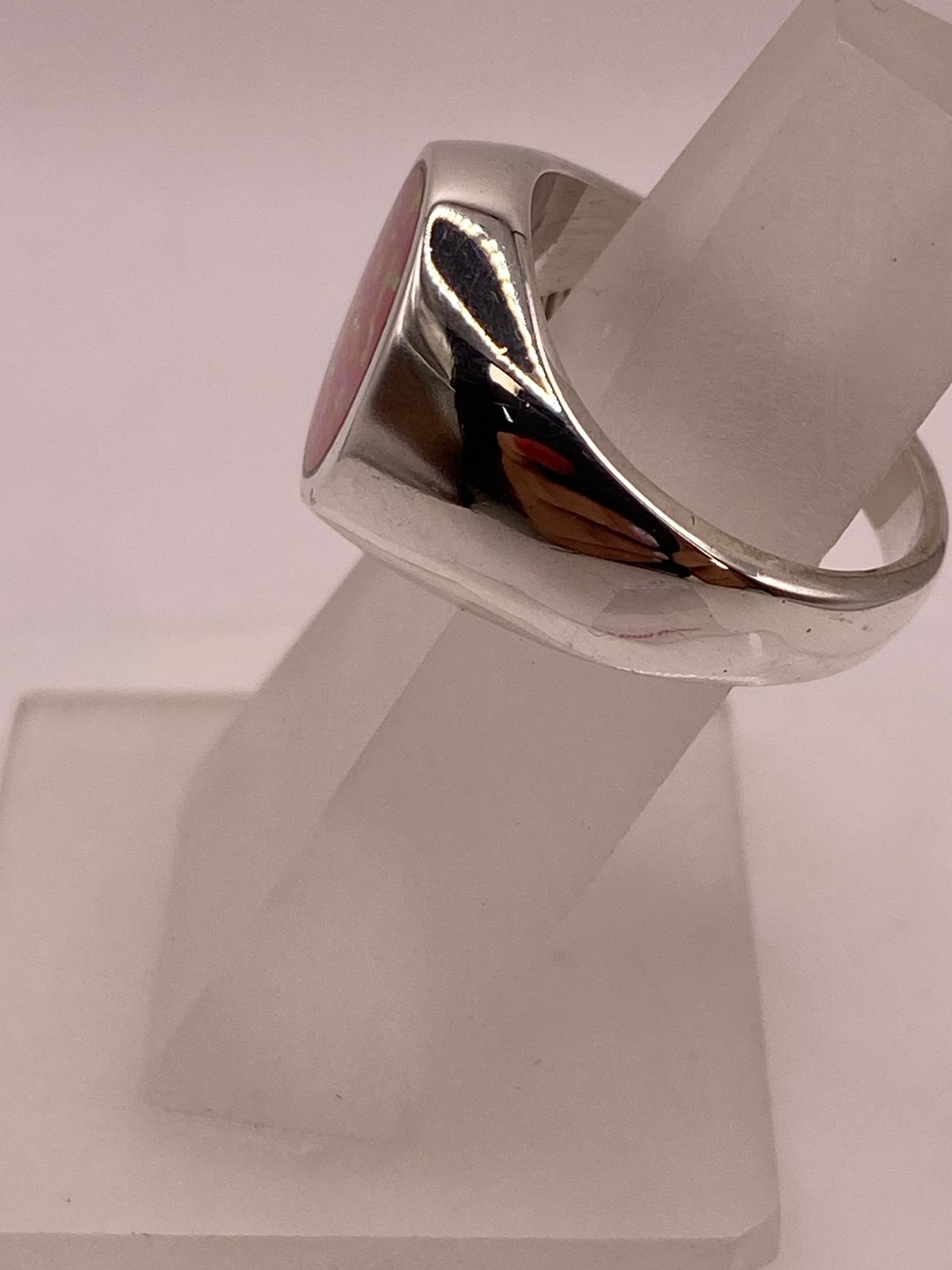 Anillo de Plata Ley .925 con Ópalo de Fuego Ovalado, vista de detalle