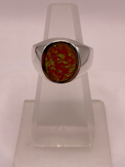 Anillo de Plata Ley .925 con Ópalo de Fuego Ovalado — ángulo diagonal