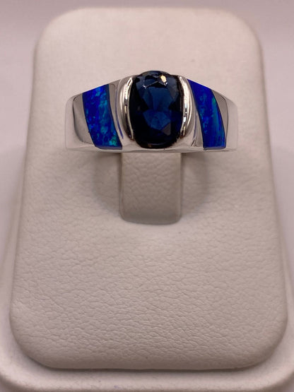 Anillo en Plata Ley 925 Diseño Moderno con Incrustaciones Laterales — detalle de acabado