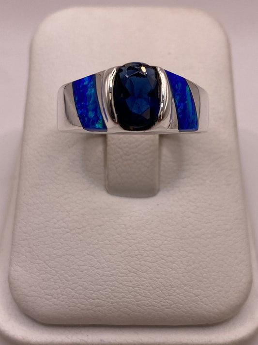 Anillo en Plata Ley 925 Diseño Moderno con Incrustaciones Laterales — detalle de acabado