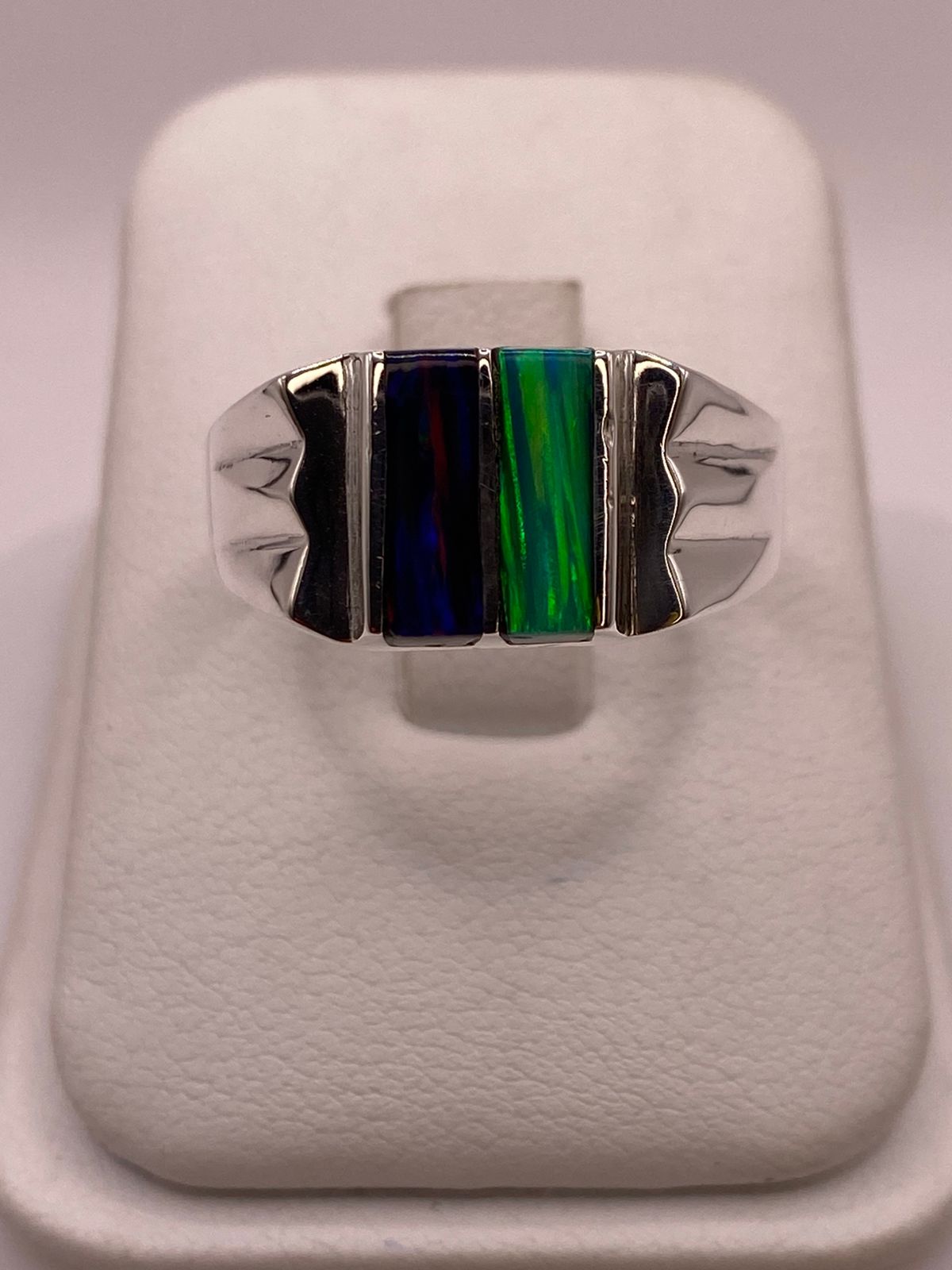Anillo en Plata Ley 925 con Doble Incrustación de Ópalo de Fuego, vista lateral