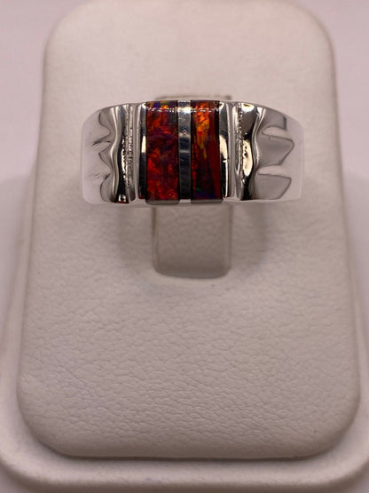 Anillo en Plata Ley 925 con Incrustación Vertical de Ópalo de Fuego, vista lateral