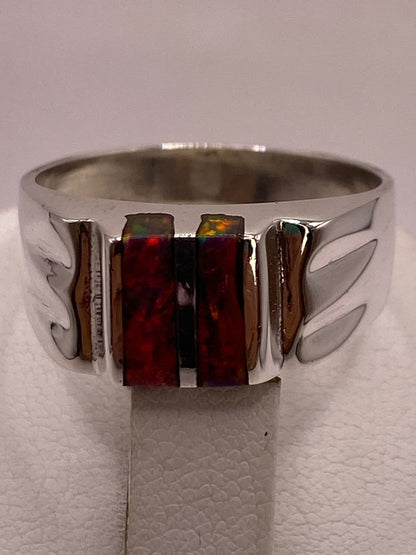 Anillo en Plata Ley 925 con Incrustación Vertical de Ópalo de Fuego, sello de autenticidad Plata Ley .925
