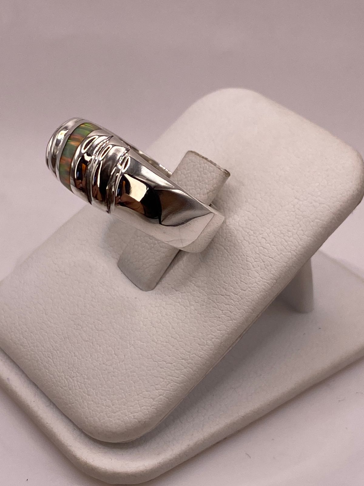 Anillo Plata Ley 925 con Ópalo de Fuego Diseño Contemporáneo, vista lateral