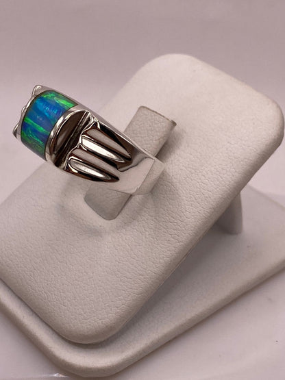 Anillo Plata Ley 925 con Ópalo de Fuego Diseño Contemporáneo con Incrustación Central, vista lateral
