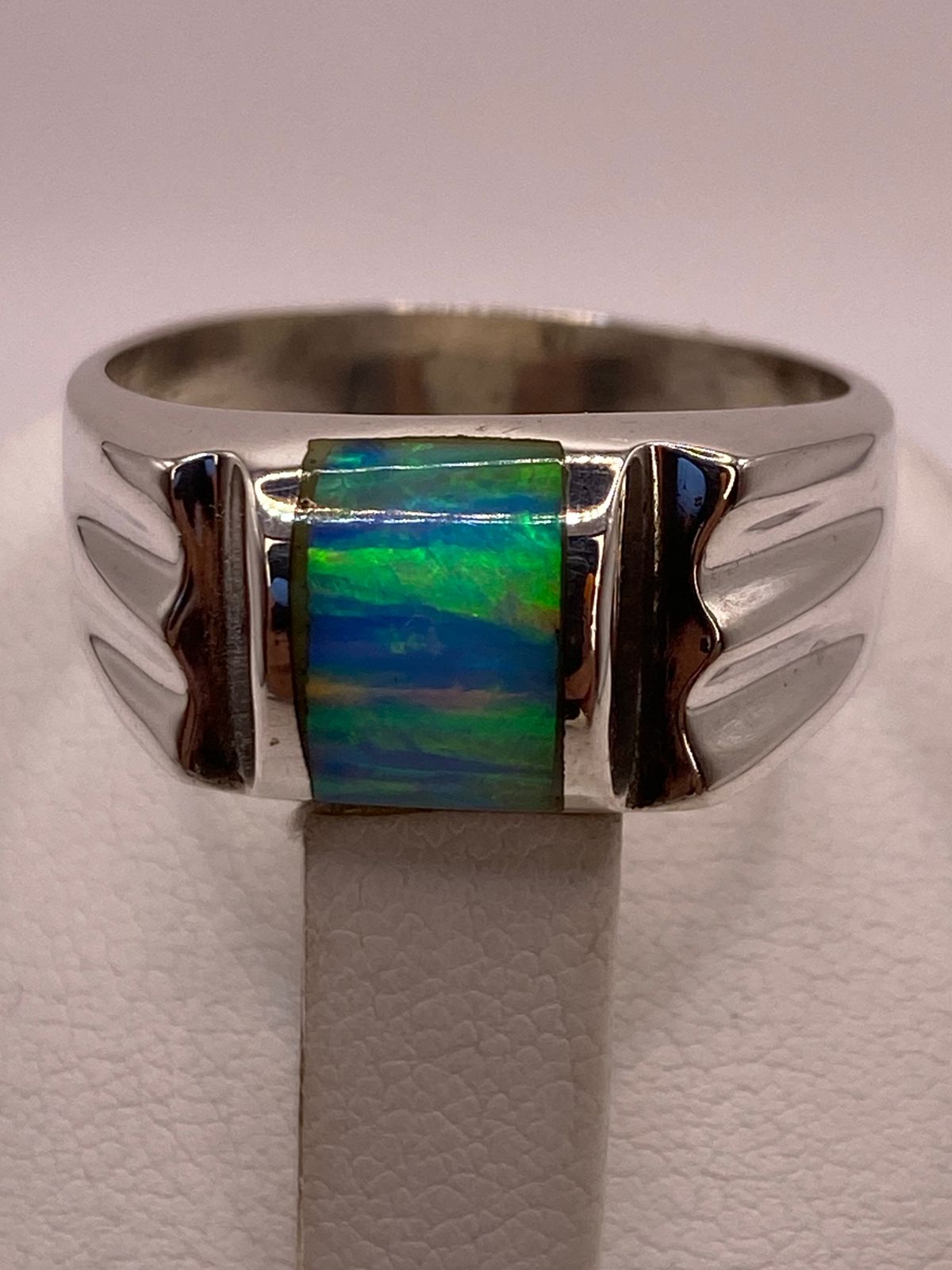 Anillo Plata Ley 925 con Ópalo de Fuego Diseño Contemporáneo con Incrustación Central, vista superior