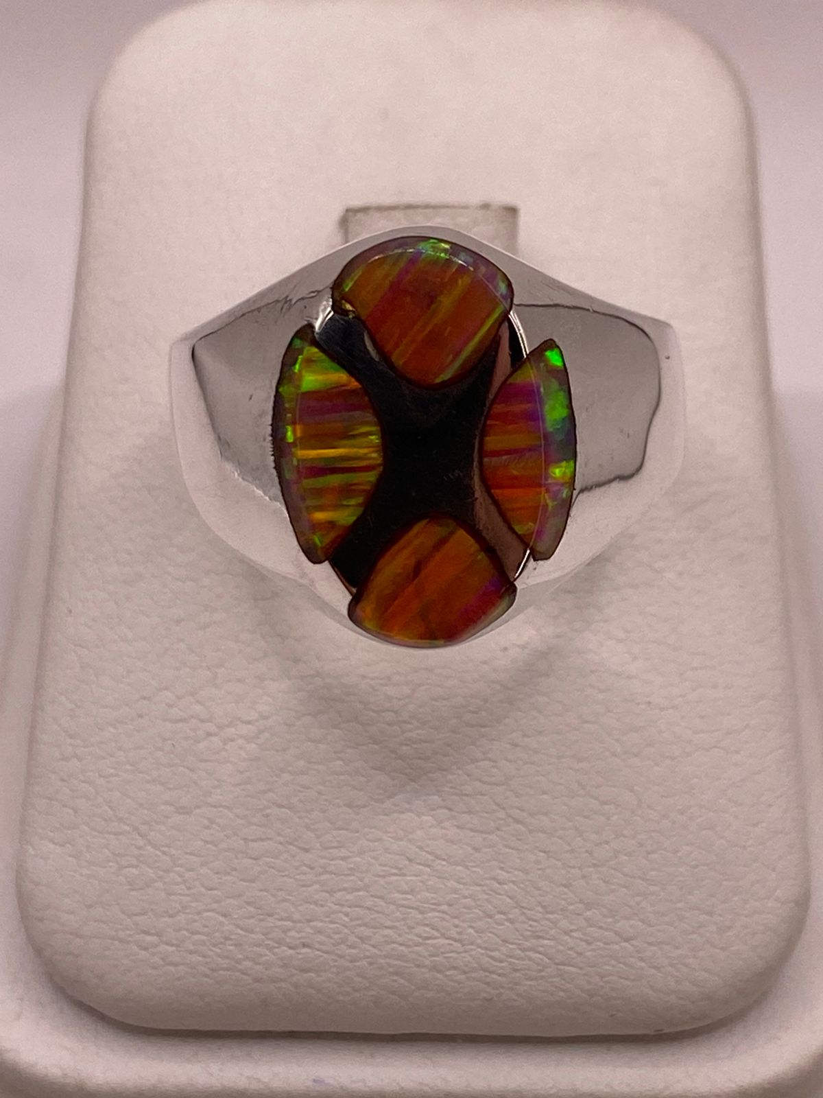 Anillo Plata Ley 925 con Ópalo de Fuego – Diseño Geométrico, vista lateral