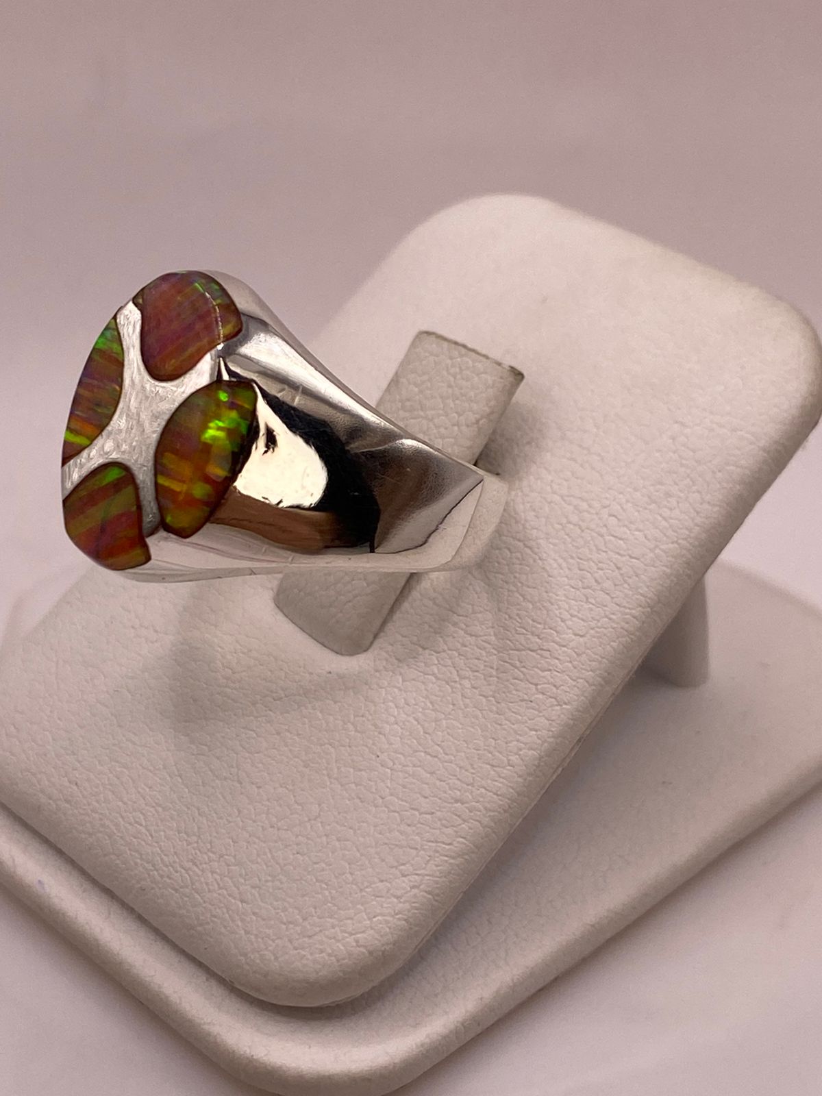 Anillo Plata Ley 925 con Ópalo de Fuego – Diseño Geométrico, vista frontal