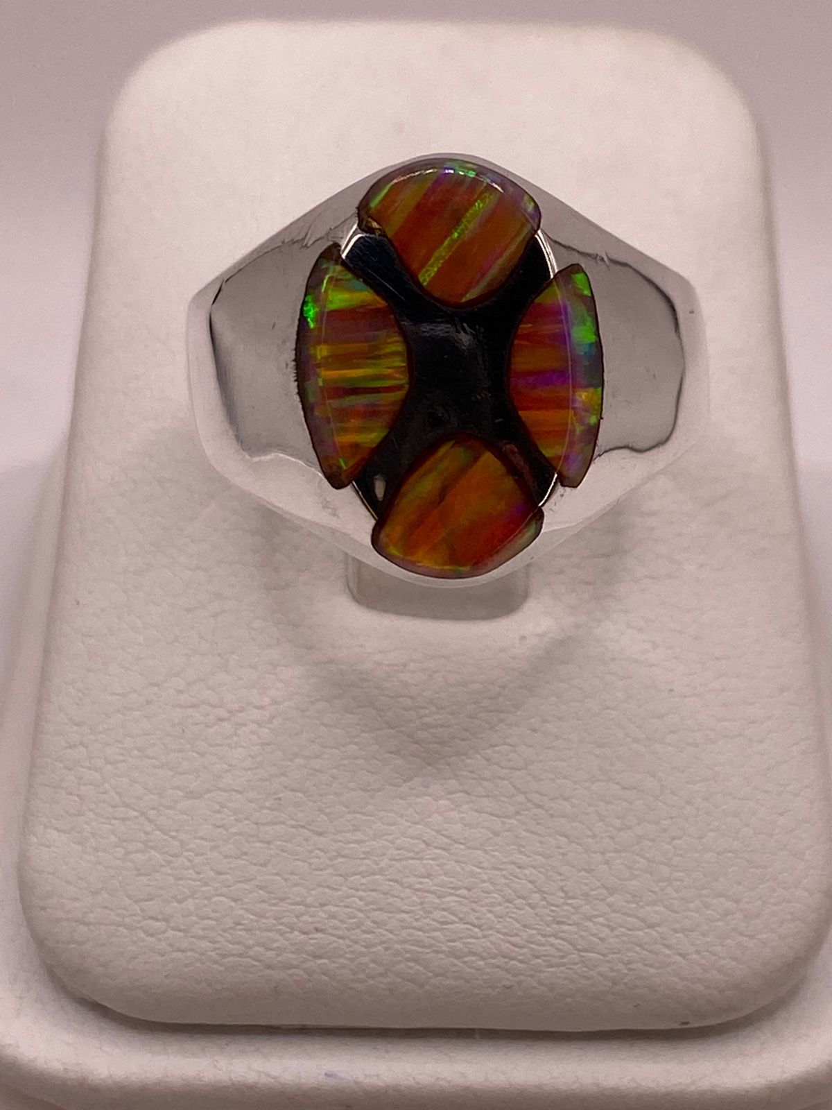 Anillo Plata Ley 925 con Ópalo de Fuego – Diseño Geométrico, vista de detalle