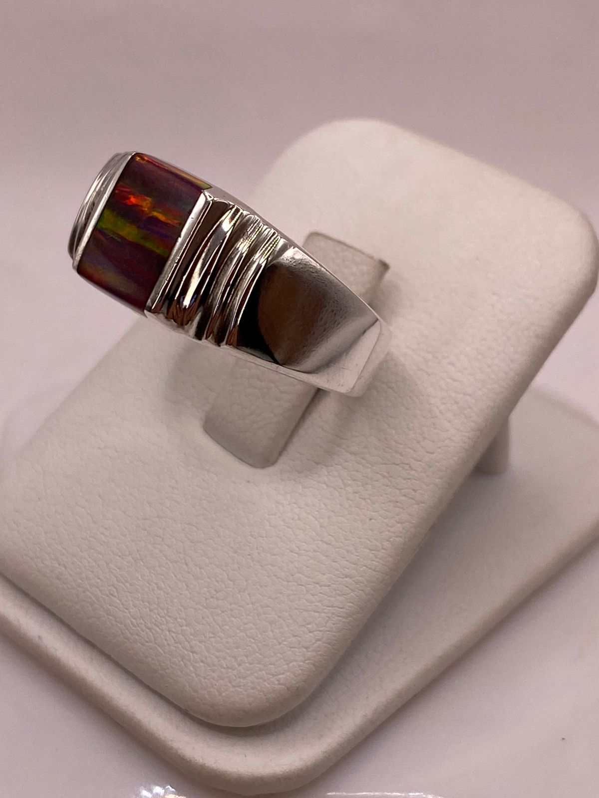 Anillo Plata Ley 925 con Ópalo de Fuego Diseño Moderno, vista lateral