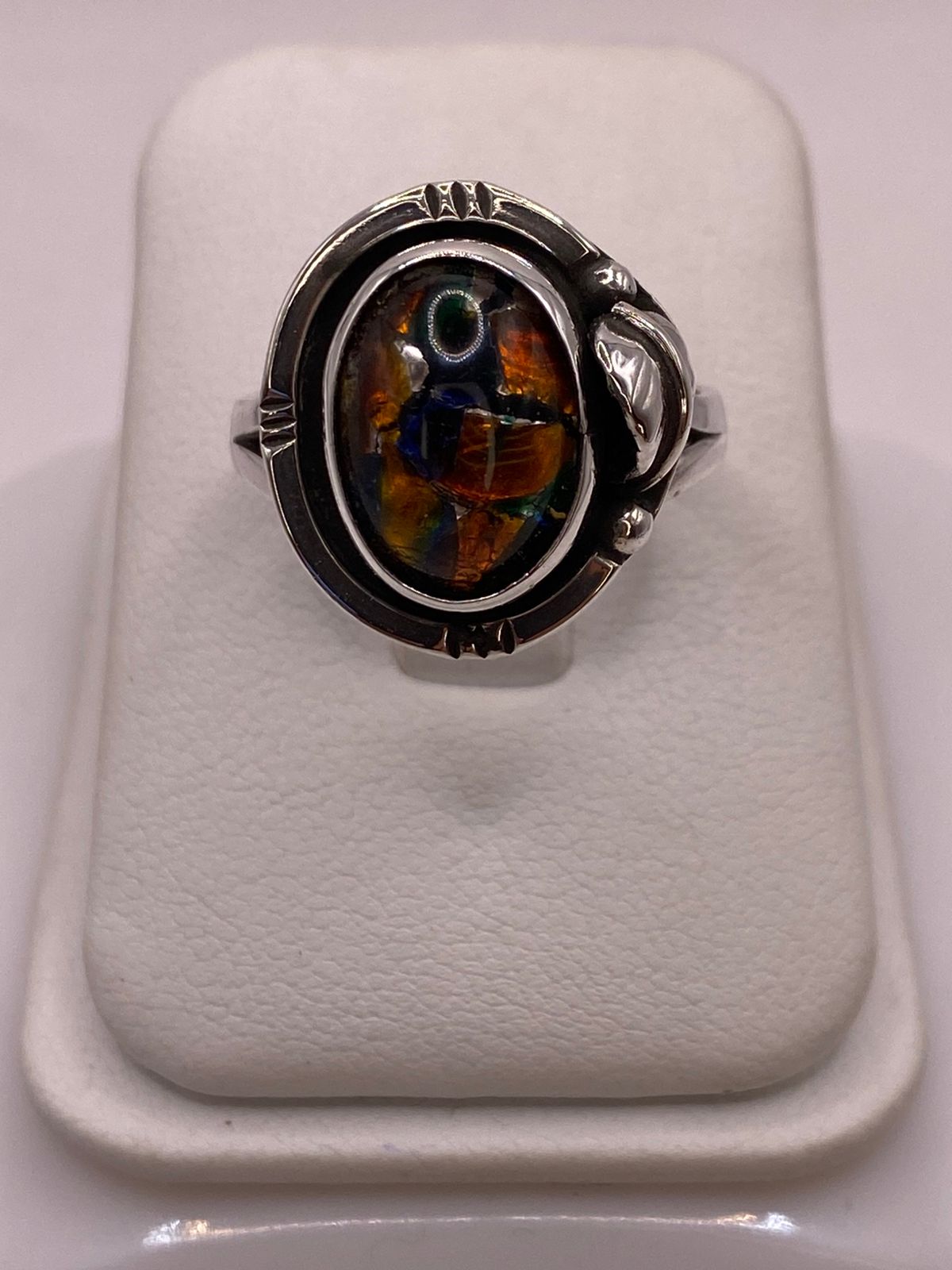 Anillo Plata Ley 925 con Ópalo de Fuego Diseño Ovalado Artesanal, vista de detalle