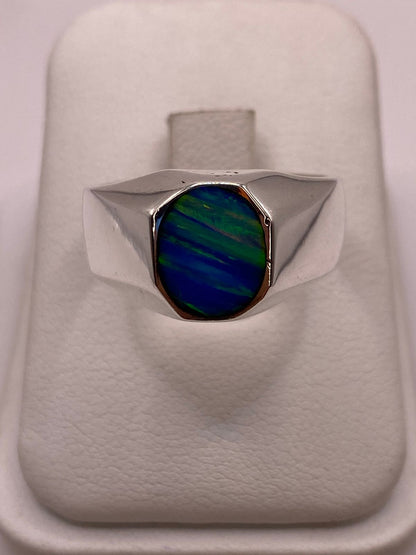 Anillo en Plata Ley 925 con Ópalo de Fuego Diseño Ovalado Moderno, vista de detalle