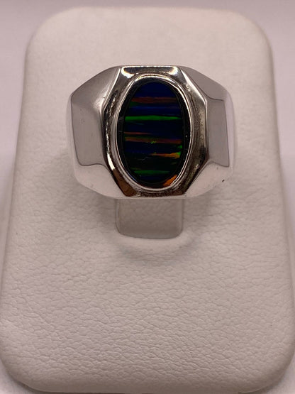 Anillo en Plata Ley 925 con Ópalo de Fuego Diseño Ovalado Moderno en báscula mostrando peso