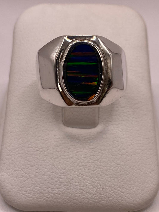 Anillo en Plata Ley 925 con Ópalo de Fuego Diseño Ovalado Moderno en báscula mostrando peso