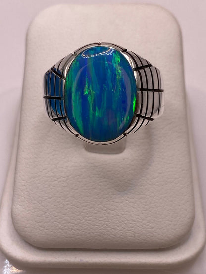 Anillo en Plata Ley 925 con Ópalo de Fuego Diseño Ovalado Segmentado, vista de detalle