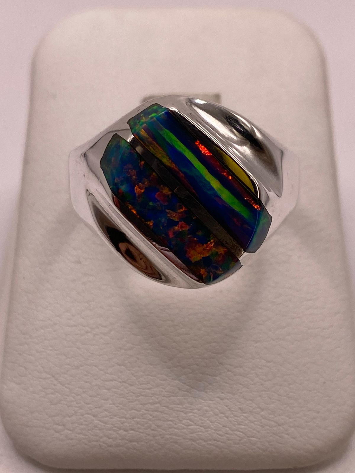 Anillo Plata Ley 925 con Ópalo de Fuego Diseño Segmentado Moderno — vista lateral