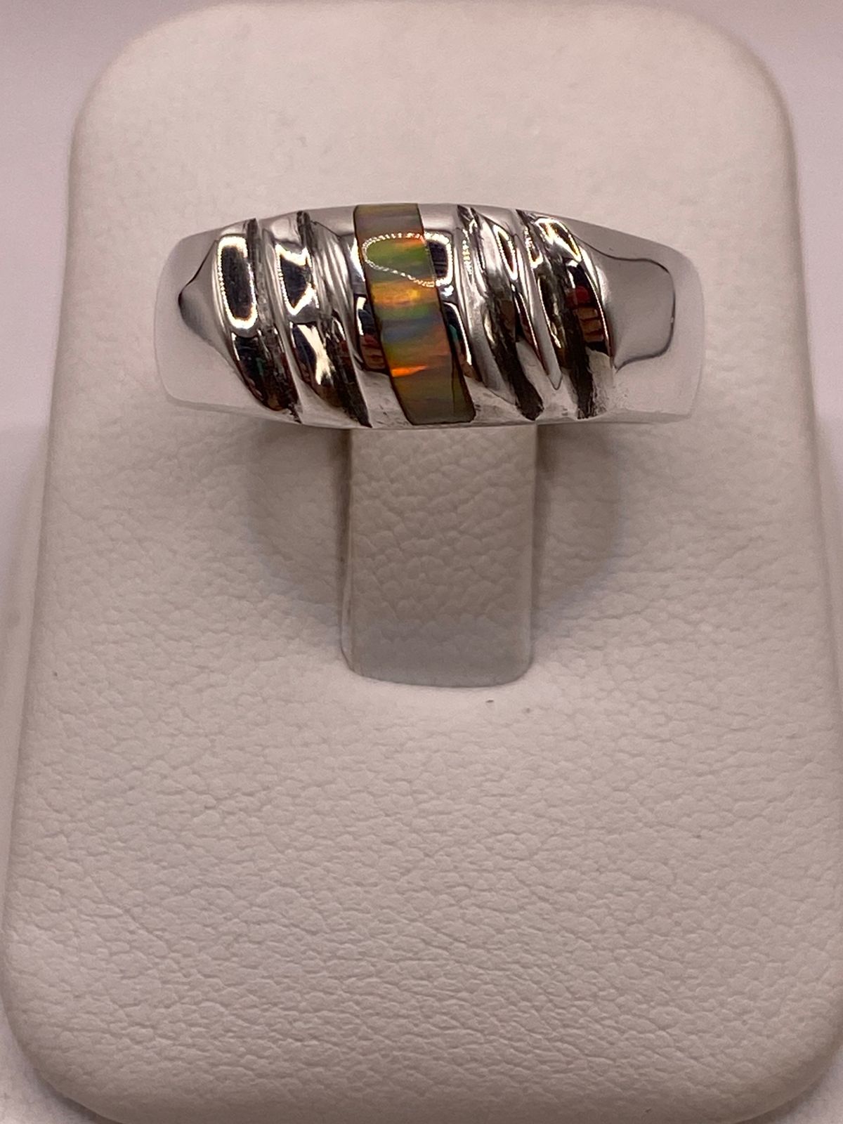 Anillo Plata Ley 925 con Ópalo de Fuego e Incrustación Vertical, vista frontal