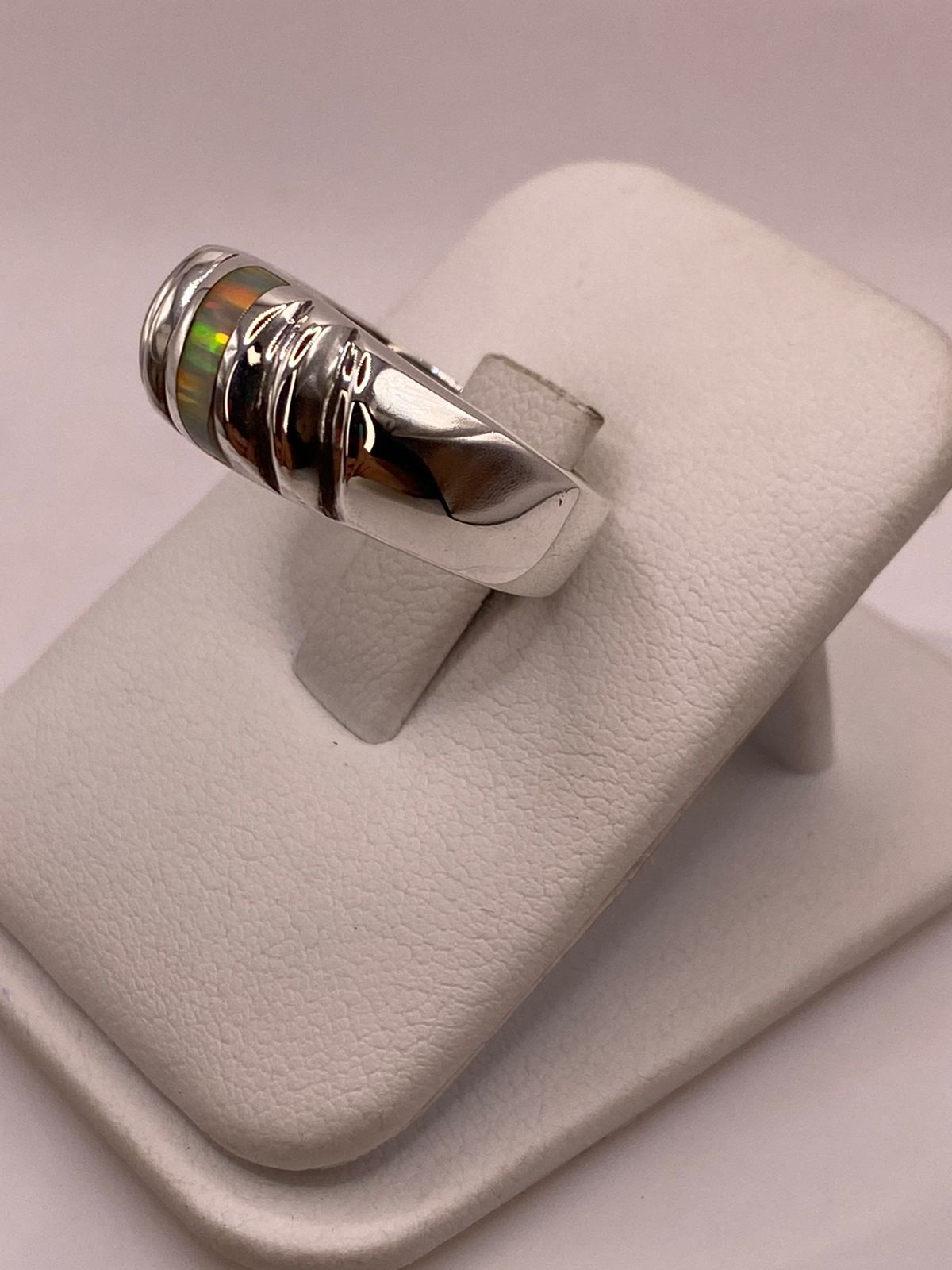 Anillo Plata Ley 925 con Ópalo de Fuego e Incrustación Vertical, vista lateral