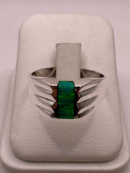 Anillo Plata Ley 925 con Ópalo Fuego Verde Diseño Contemporáneo con Incrustación Vertical — ángulo diagonal