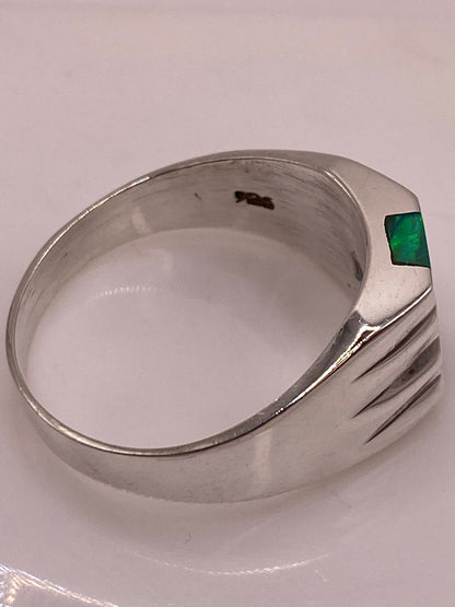 Anillo Plata Ley 925 con Ópalo Fuego Verde Diseño Contemporáneo con Incrustación Vertical, sello de autenticidad Plata Ley .925
