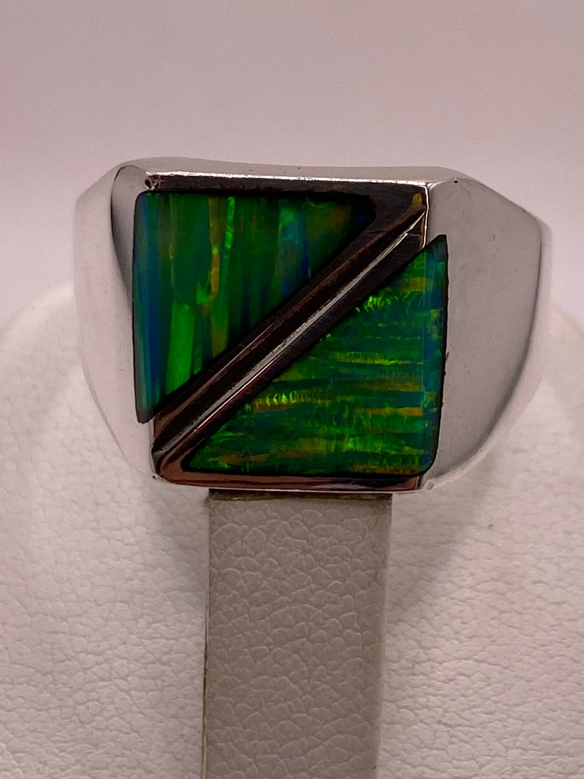 Anillo Plata Ley 925 con Ópalo de Fuego Diseño Contemporáneo Segmentado, vista superior