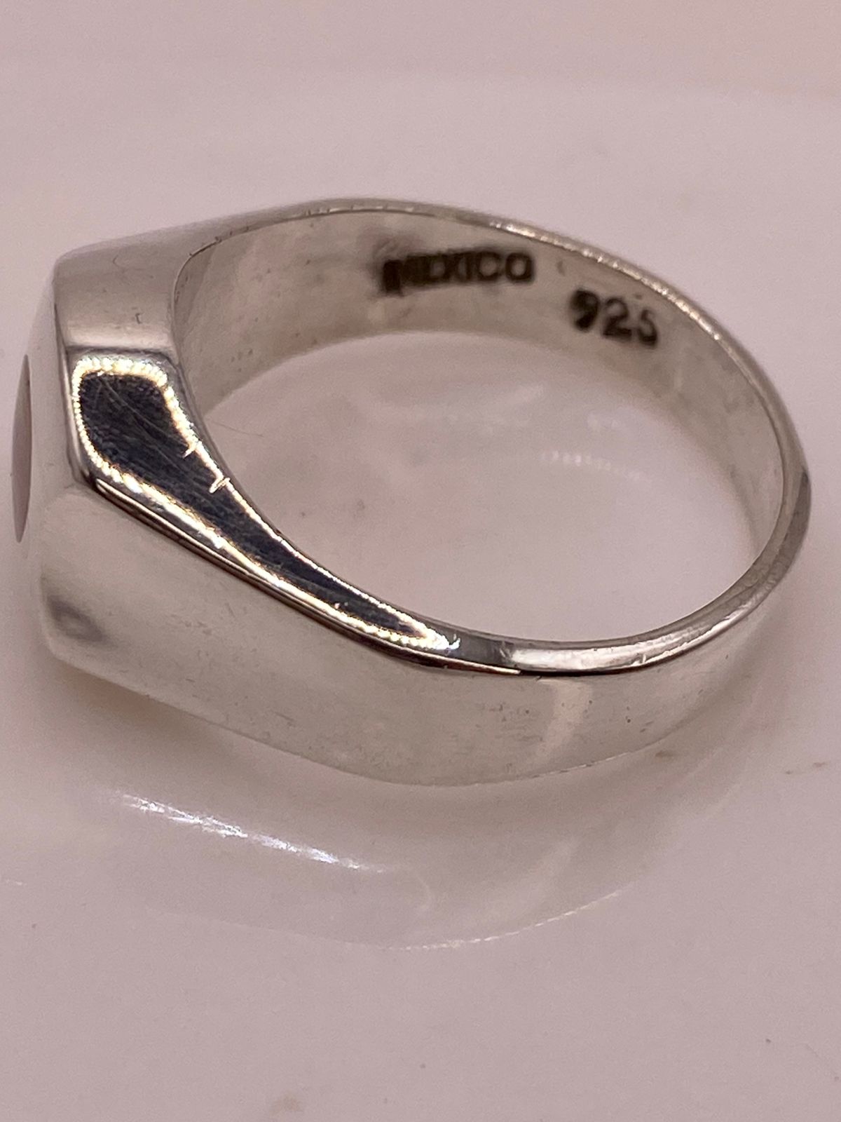 Anillo Plata Ley 925 con Ópalo de Fuego Diseño Minimalista Redondo, sello de autenticidad Plata Ley .925