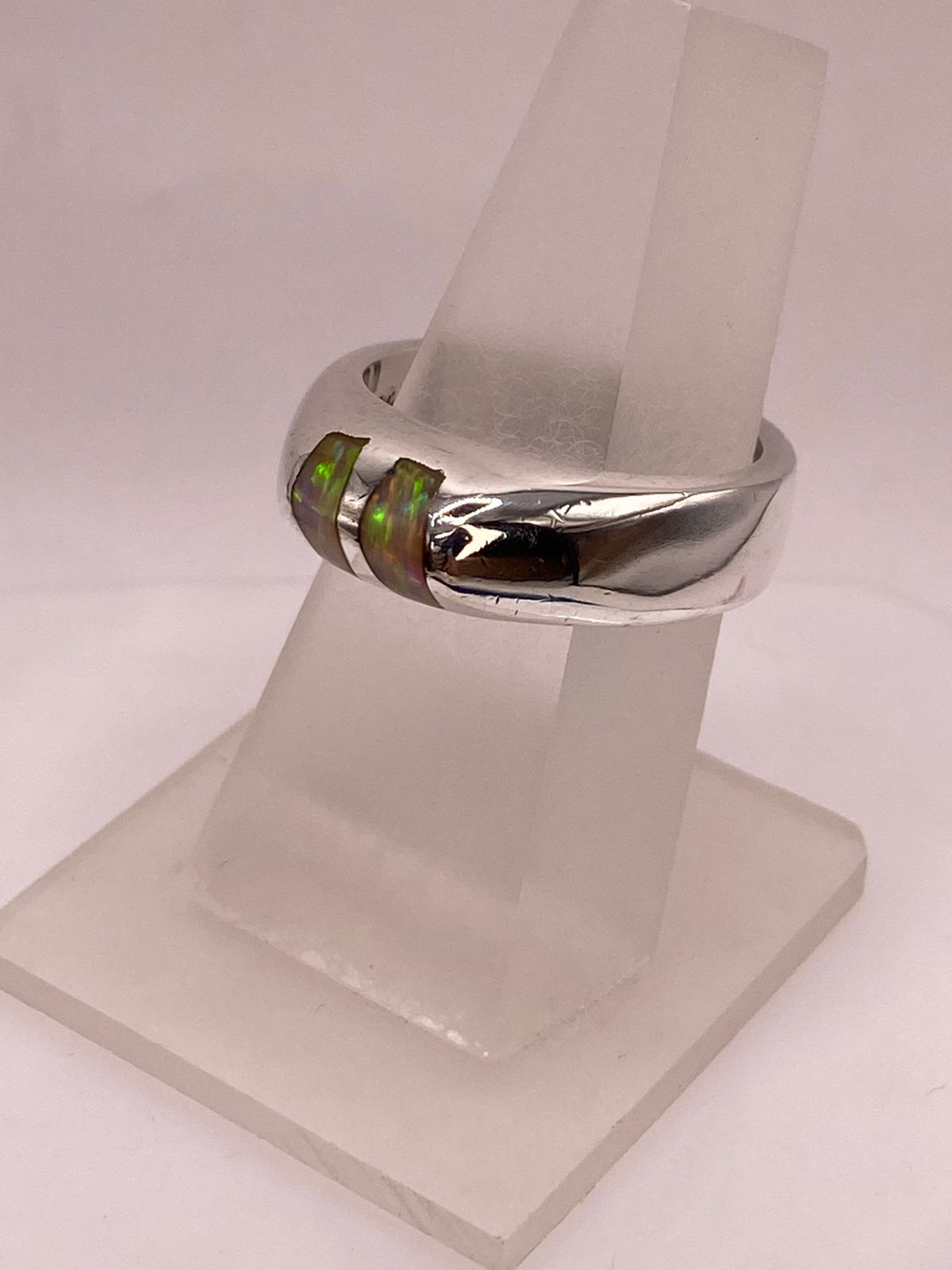 Anillo Plata Ley 925 con Ópalo de Fuego Diseño Moderno de Doble Incrustación, vista lateral