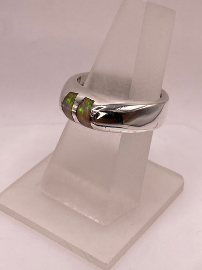 Anillo Plata Ley 925 con Ópalo de Fuego Diseño Moderno de Doble Incrustación, vista lateral
