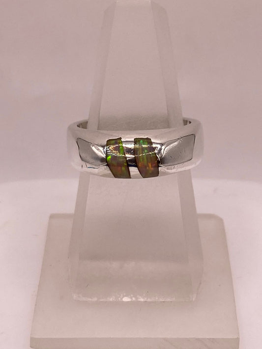 Anillo Plata Ley 925 con Ópalo de Fuego Diseño Moderno de Doble Incrustación — ángulo diagonal