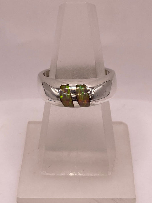 Anillo Plata Ley 925 con Ópalo de Fuego Diseño Moderno de Doble Incrustación — ángulo diagonal