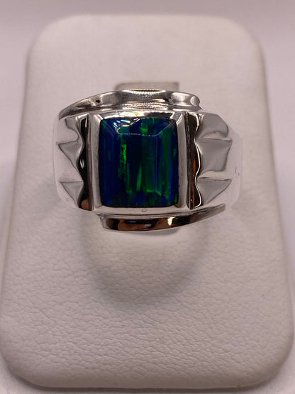 Anillo Plata Ley 925 con Ópalo de Fuego Diseño Rectangular Moderno — ángulo diagonal