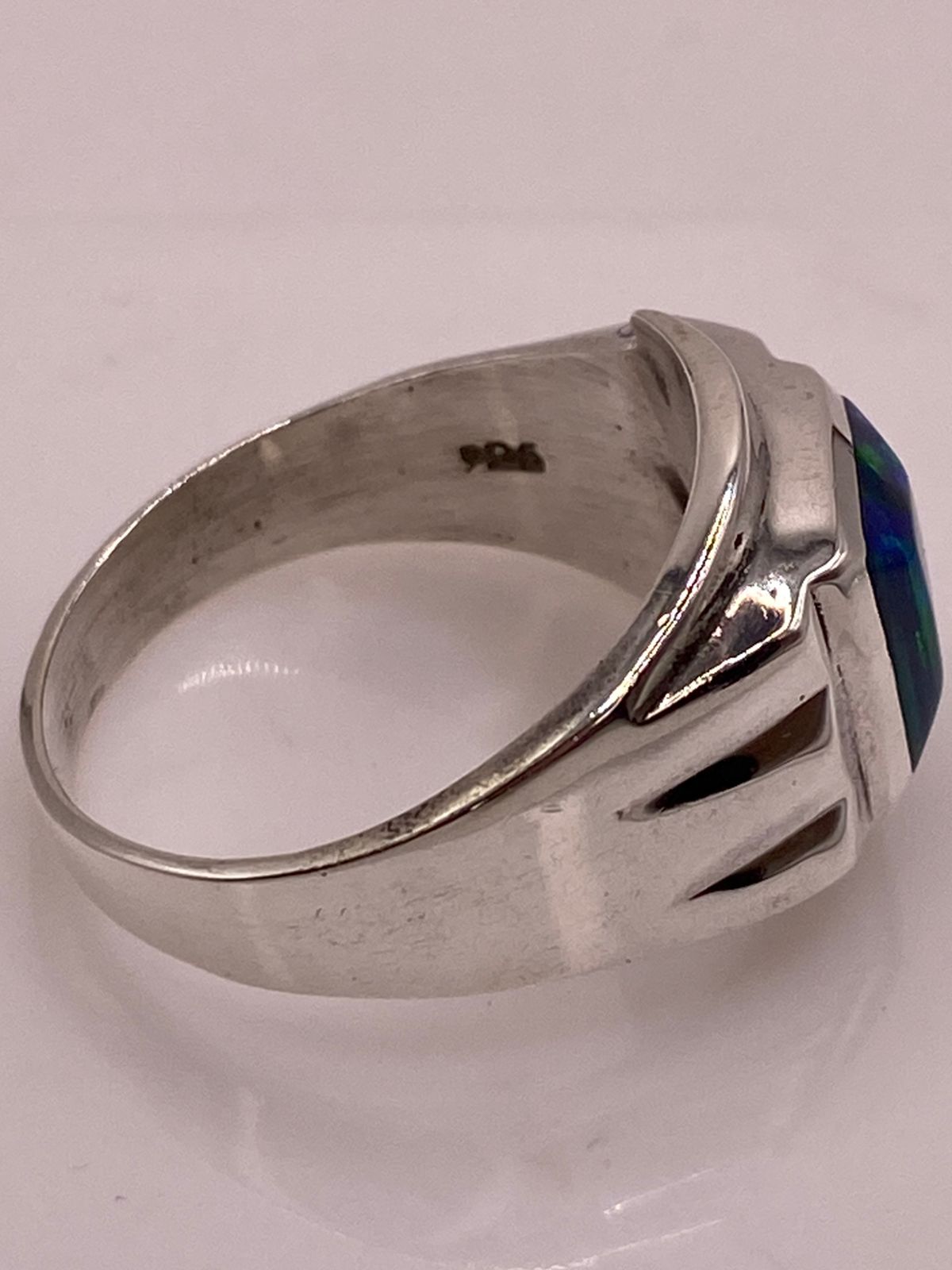 Anillo Plata Ley 925 con Ópalo de Fuego Diseño Rectangular Moderno, sello de autenticidad Plata Ley .925
