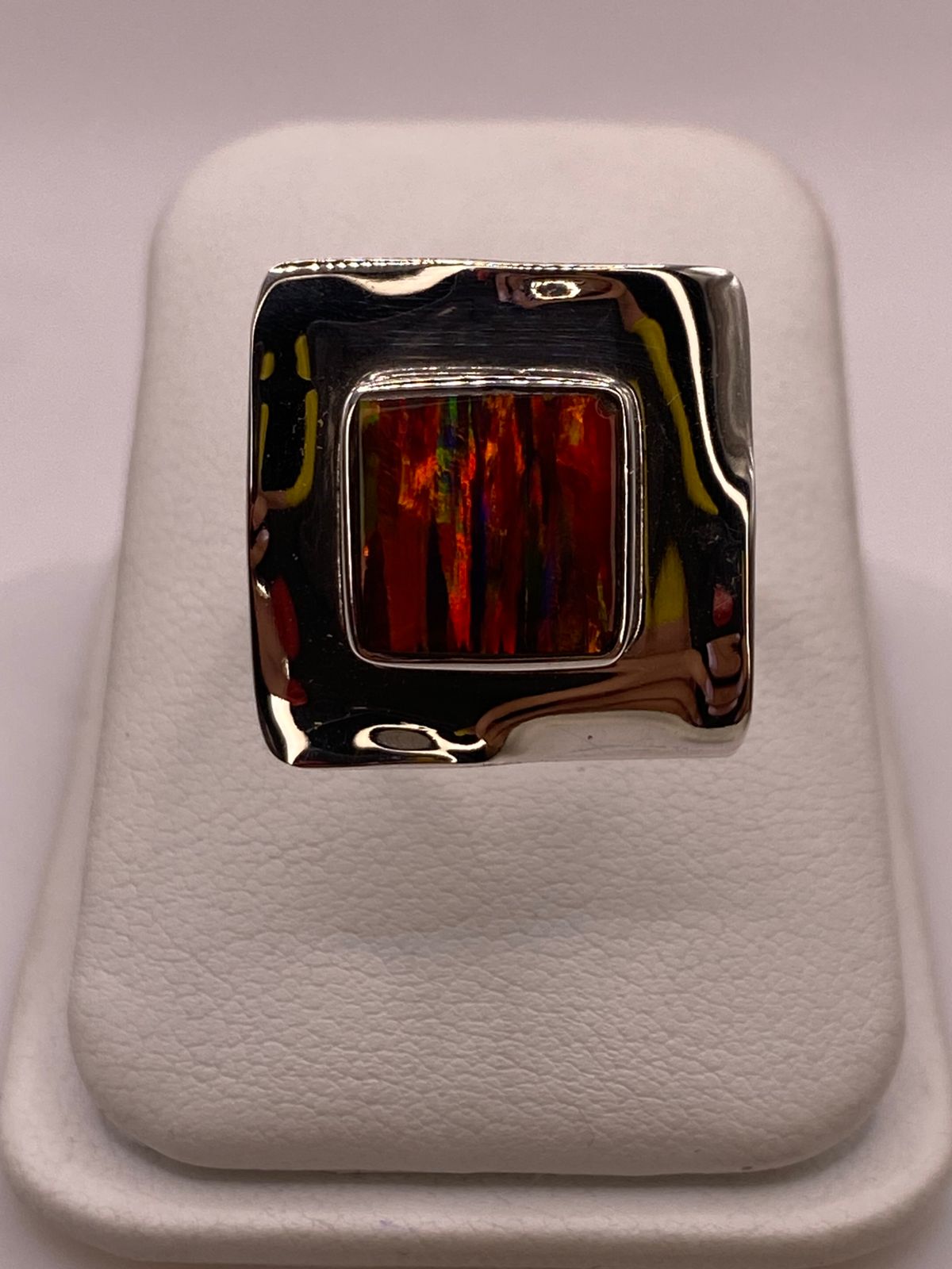 Anillo Plata Ley 925 con Ópalo de Fuego Montura Cuadrada Moderna, vista superior