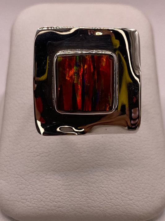 Anillo Plata Ley 925 con Ópalo de Fuego Montura Cuadrada Moderna — detalle de acabado