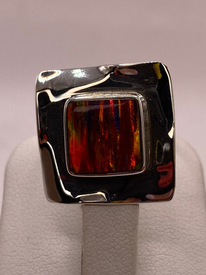 Anillo Plata Ley 925 con Ópalo de Fuego Montura Cuadrada Moderna, sello de autenticidad Plata Ley .925