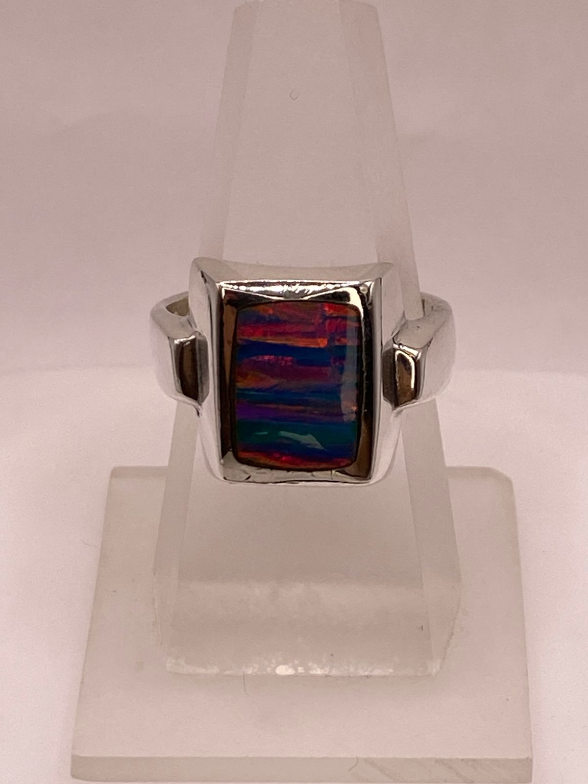 Anillo Plata Ley 925 con Ópalo de Fuego Multicolor Diseño Rectangular Moderno, vista frontal