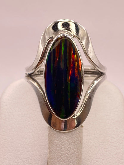 Anillo Plata Ley 925 con Ópalo de Fuego Montura Elegante y Fluida, sello de autenticidad Plata Ley .925