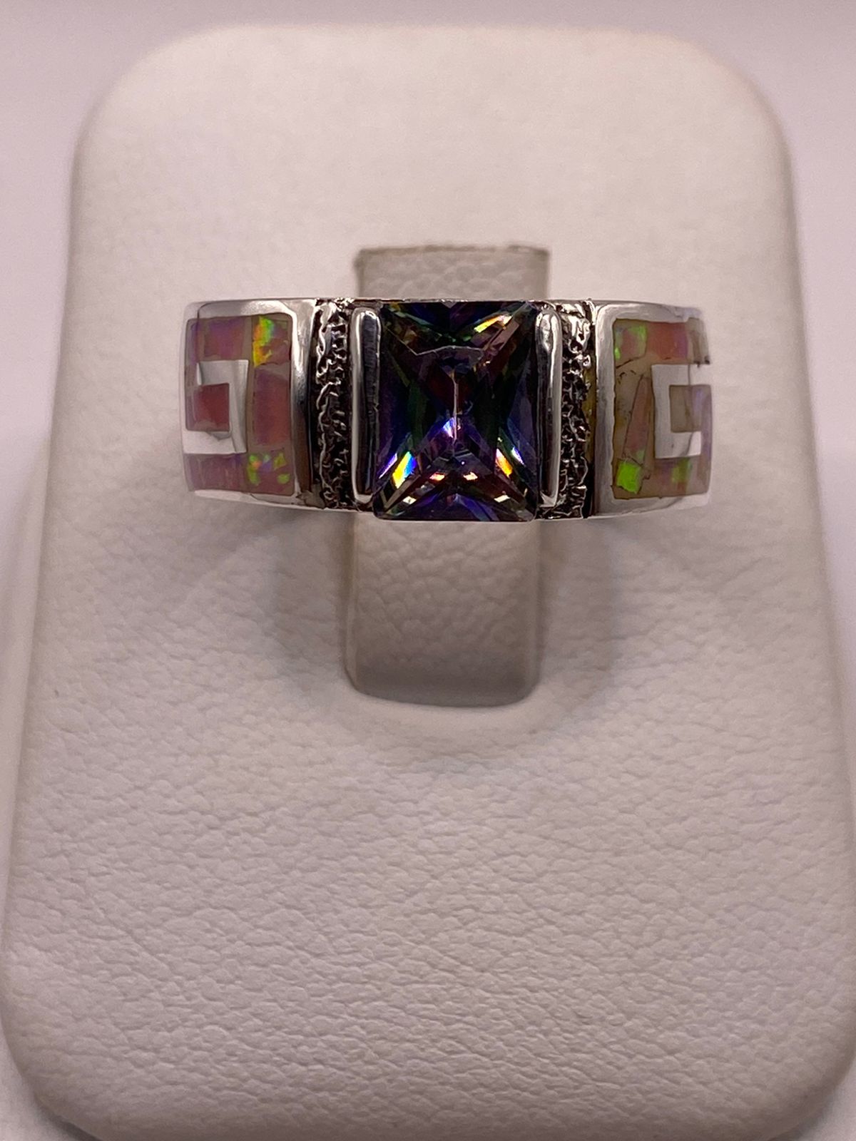 Anillo Plata Ley 950 con Ópalo de Fuego y Circonia Multicolor Diseño Greca, vista frontal