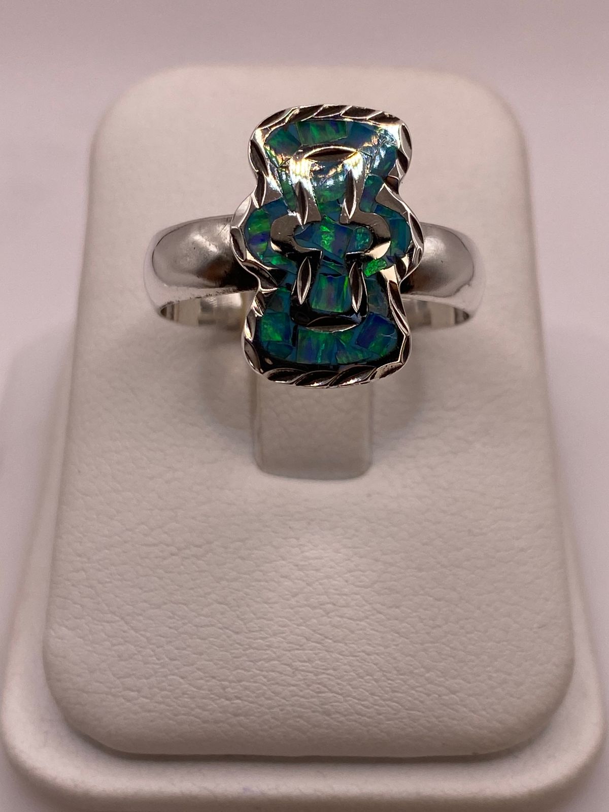 Anillo en Plata Ley 950 con Ópalo de Fuego Diseño con Figura de Cruz, vista de detalle