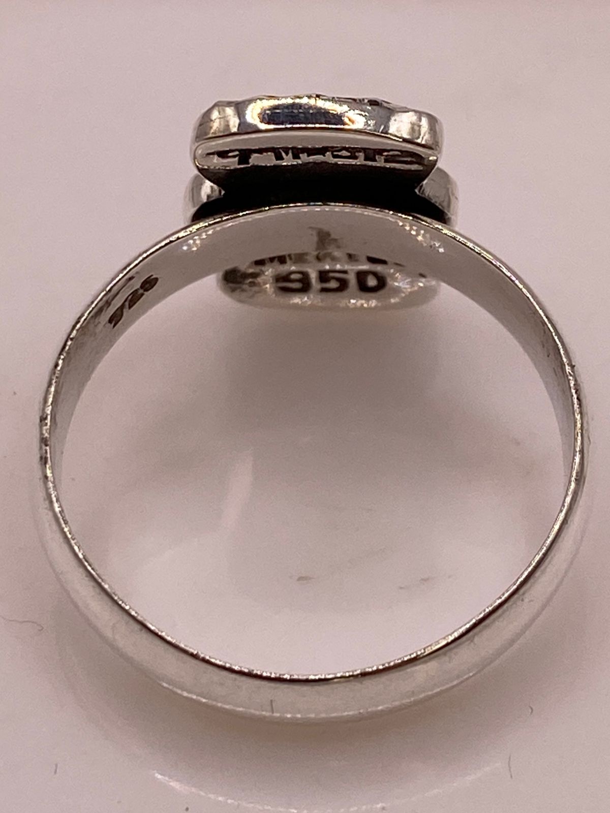 Anillo en Plata Ley 950 con Ópalo de Fuego Diseño con Figura de Cruz, sello de autenticidad Plata Ley .925