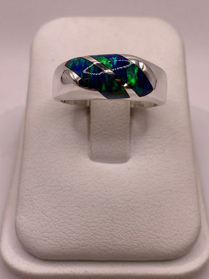 Anillo en Plata Ley 950 con Ópalo de Fuego Diseño Moderno Diagonal, vista de detalle