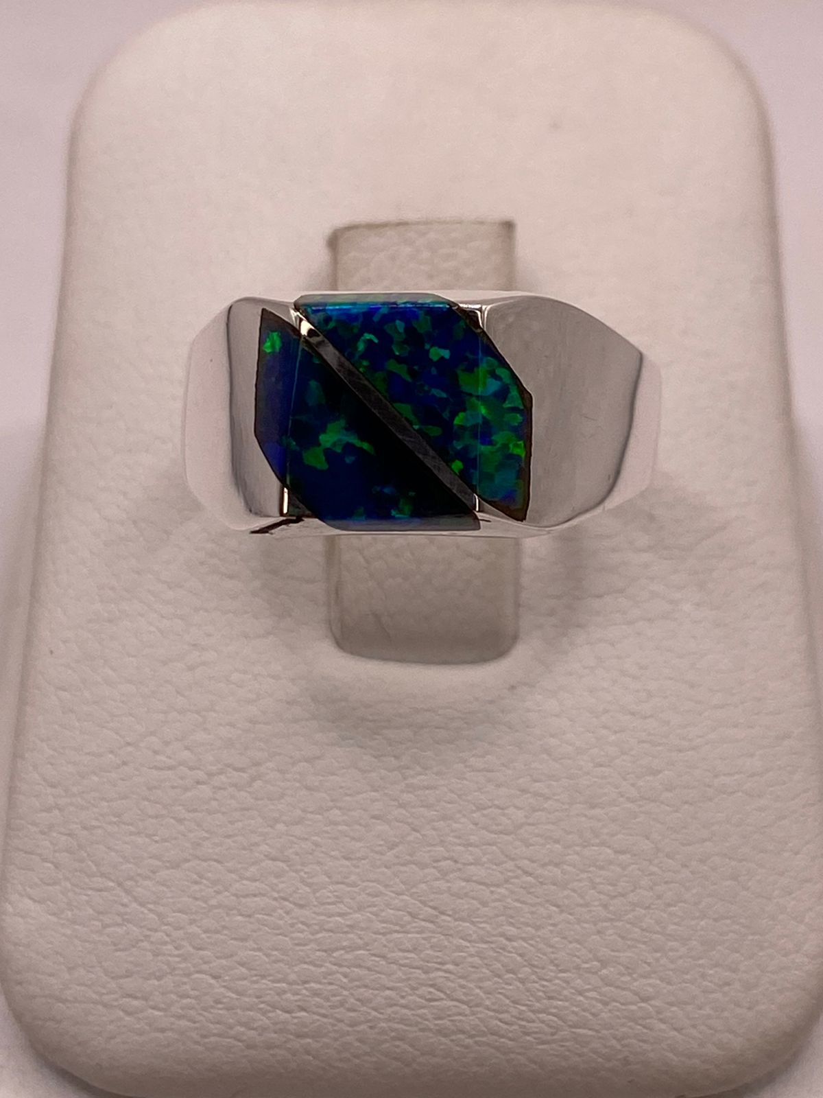 Anillo Plata Ley 950 con Ópalo de Fuego Diseño Moderno con Incrustación, vista de detalle