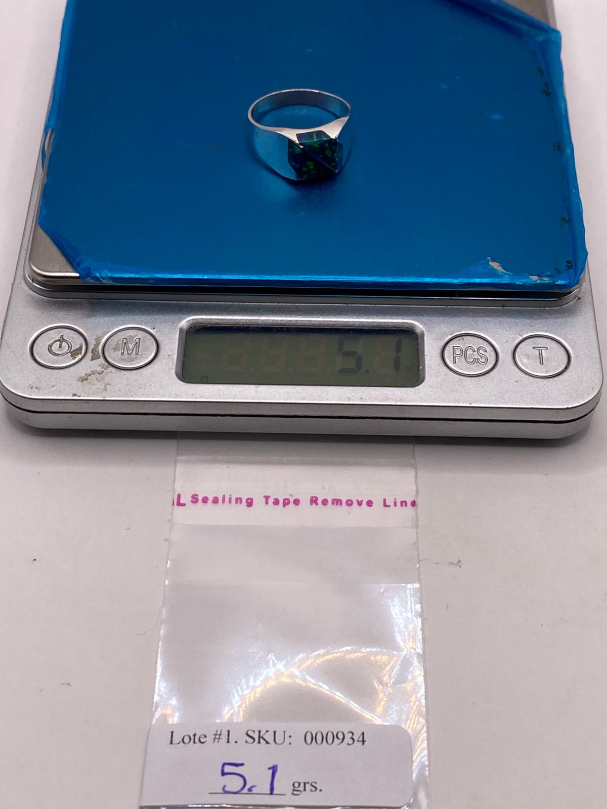 Anillo Plata Ley 950 con Ópalo de Fuego Diseño Moderno con Incrustación, peso en gramos (báscula)