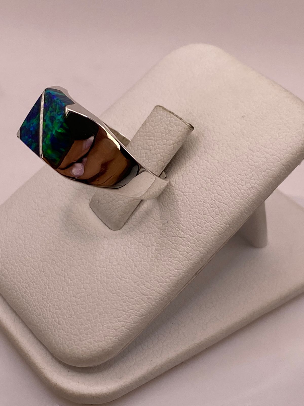 Anillo Plata Ley 950 con Ópalo de Fuego Diseño Moderno con Incrustación, vista frontal
