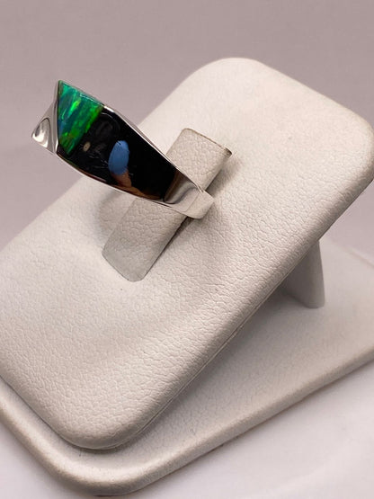 Anillo Plata Ley 950 con Ópalo de Fuego Diseño Moderno con Incrustación Diagonal, vista frontal